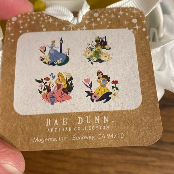 Rae Dunn Princesses measuring cups - Picture 6 of 6